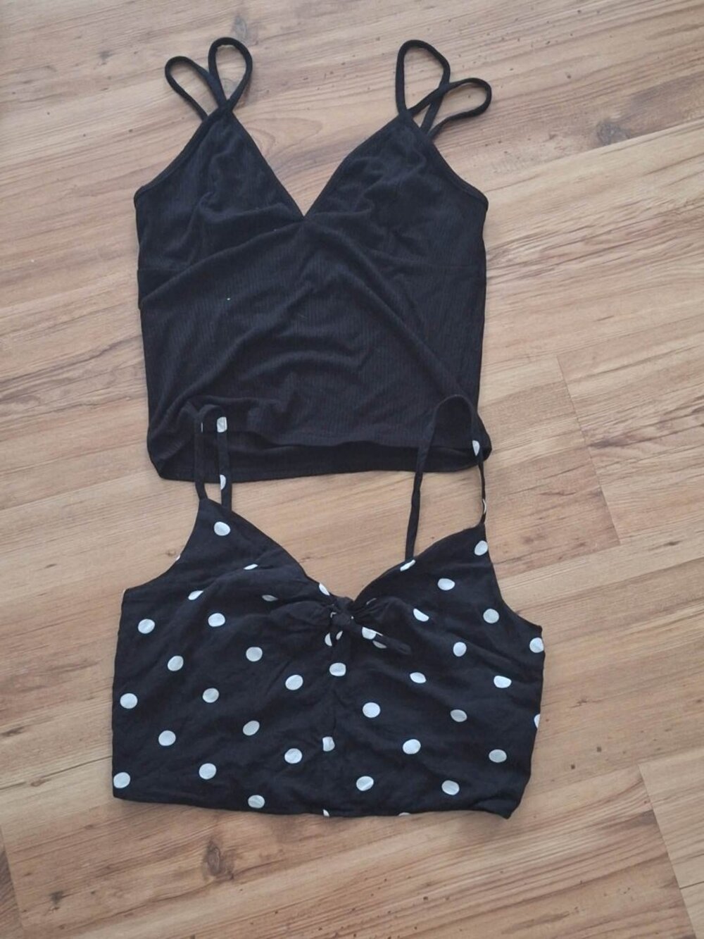 Lot of 2 crop tops size S/M
